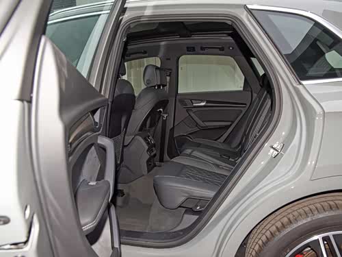 260张实拍图内饰:车型视频更多视频 >空间舒适体验 奥迪sq5中控车机