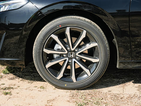 2025�� 240TURBO CVT�Ƽ���