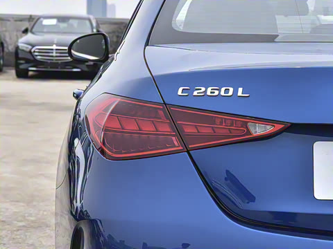 2025�� �Ŀ� C 260 L �˶���