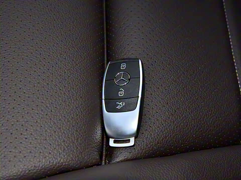 2021�� GLC 260 L 4MATIC ������