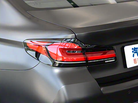 2022�� �Ŀ� 540i ���а� M�˶���װ