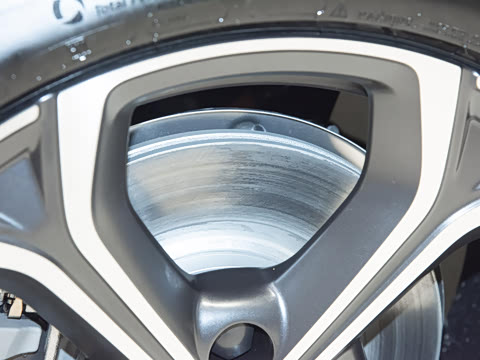 2025�� 75kWh Touring