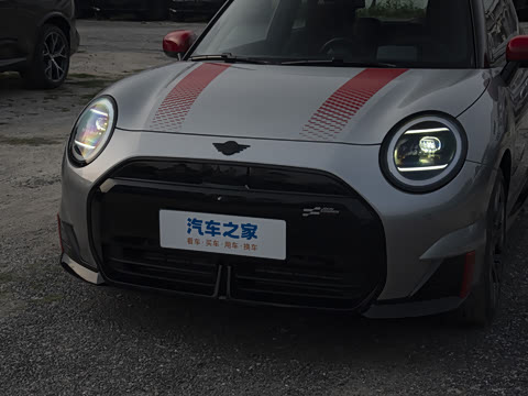 2025�� JOHN COOPER WORKS