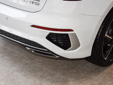 2023�� �Ŀ� Sportback 35 TFSI ʱ���˶���