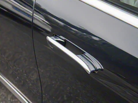 2025�� �Ŀ� E 300 L ������