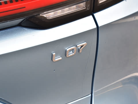 2025�� 300Ultra  �����Ǽ�AD PRO���̰�