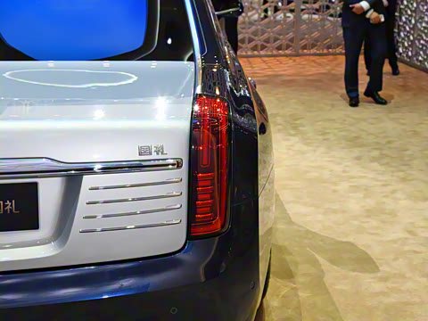 2025�� 4.0T V8 ��ͤ���϶��ư�