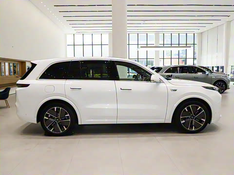 2025�� Ultra ���ܻ��°�