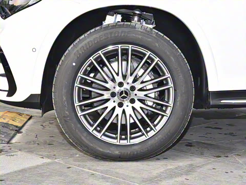 2025�� GLC 300 L 4MATIC ������ 7��