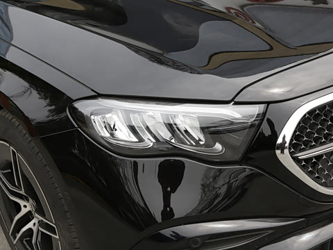 2025�� �Ŀ� E 300 L �����˶���