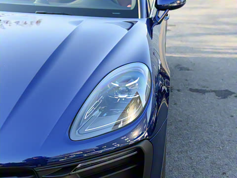 2022�� Macan 2.0T