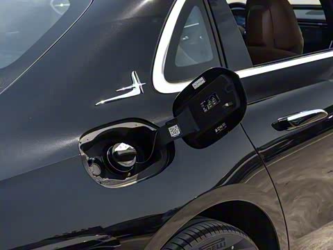 2025�� �Ŀ� E 260 L �˶���