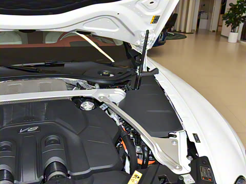 2026�� 4.0T V8 Mulliner