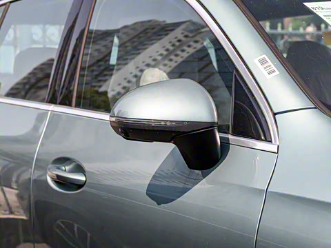 2025�� �Ŀ� GLC 260 L 4MATIC ������