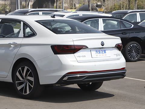 2025�� �Ŀ� 300TSI DSG׿Խ��