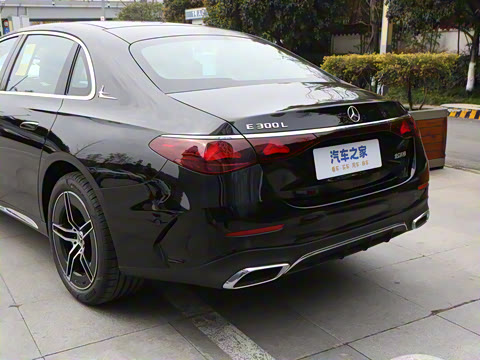 2025�� �Ŀ� E 300 L �����˶���