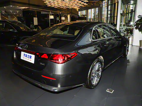 2025�� E 300 L ʱ����