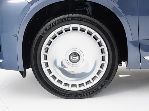 2025�� Ǭ�� UItra 6��