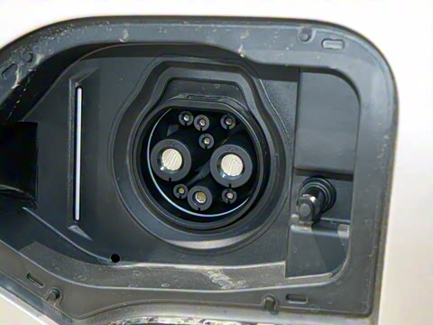 2025�� 735MAX 175kW