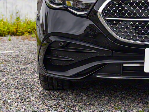 2025�� �Ŀ� E 300 L ����˶���