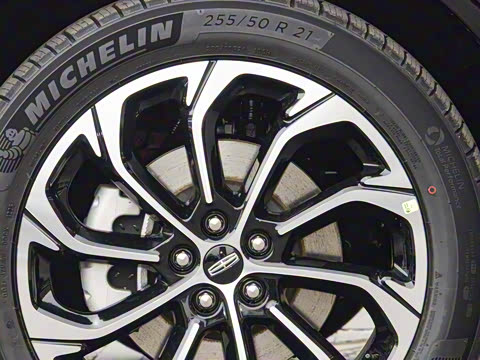 2025�� 2.0T ������������˹��