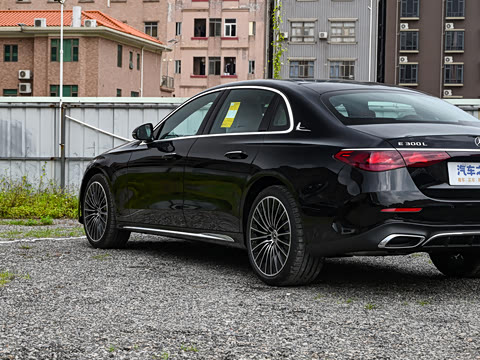 2025�� �Ŀ� E 300 L ����˶���