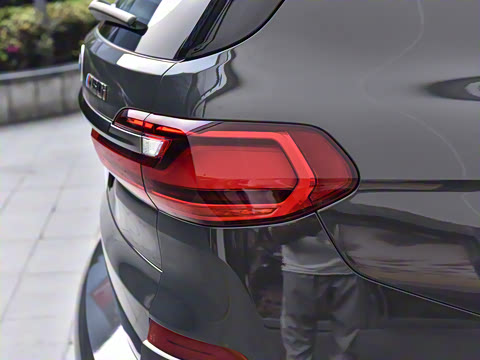 2022�� xDrive M50i