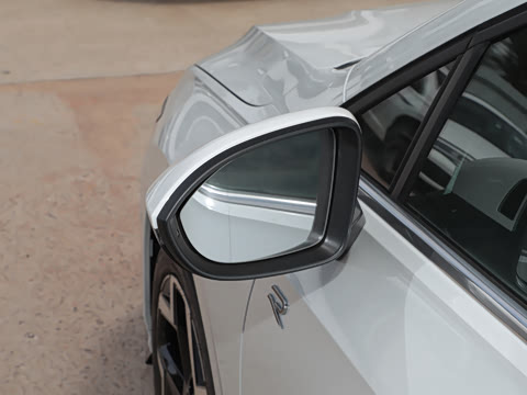 2025�� �Ŀ�� 300TSI R-Line