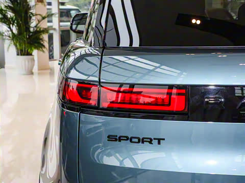 2025�� 400PS Dynamic HSE