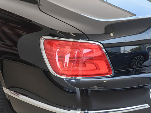 2024�� 4.0T V8 Mulliner