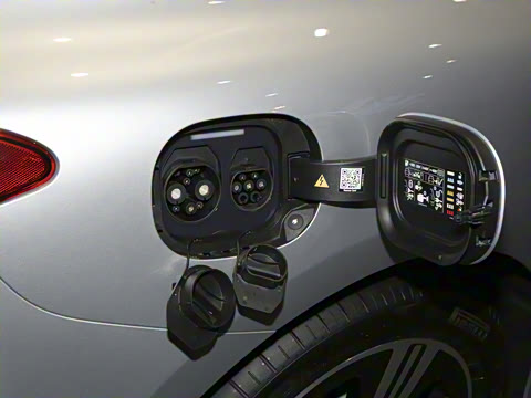 2025�� 500 4MATIC ������