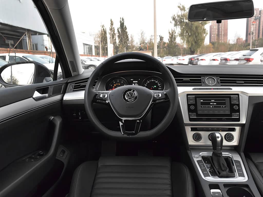 Volkswagen Magotan B8, Седан: фото поколения