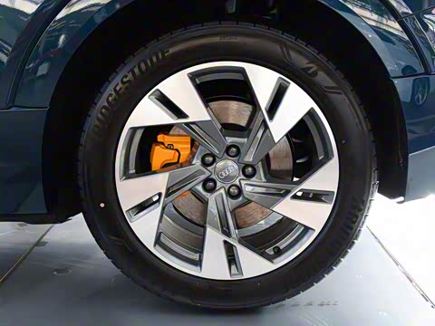 2019�� 55 quattro ������