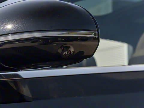 2025�� �Ŀ� E 260 L �˶���