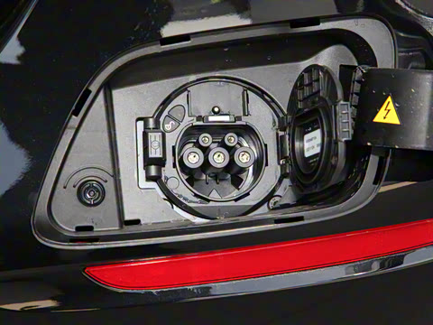 2022�� �Ŀ�� E 350 e L ���ʽ��϶����γ�