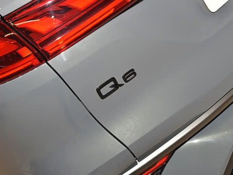 2023�� 50 TFSI quattro ������ ������װ