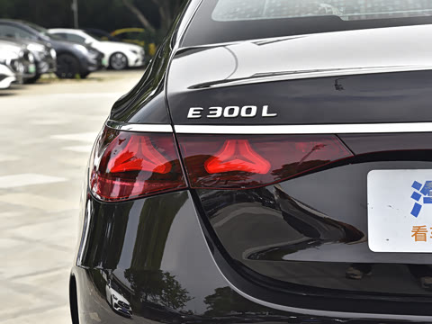 2025�� �Ŀ� E 300 L �����˶���