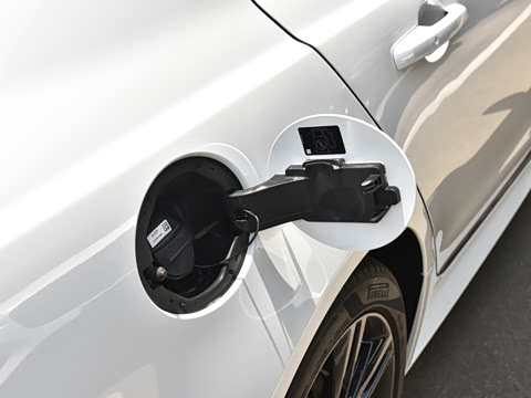 2025�� 2.0T 250PS R-DYNAMIC 90�����ذ�