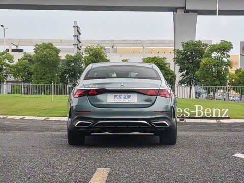 2025�� �Ŀ� E 300 L ʱ���˶���