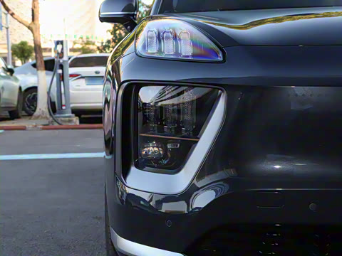 2025�� 700 Ultra�������������״��