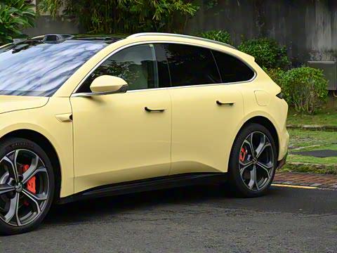 2025�� 75kWh Touring