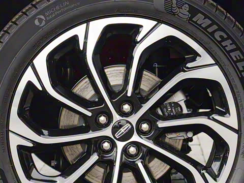 2025�� 2.0T ������������˹��