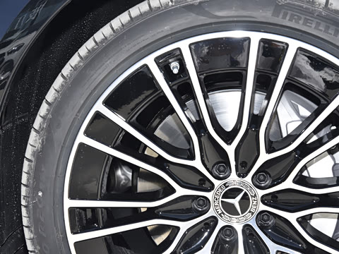 2025�� �Ŀ� E 300 L �����