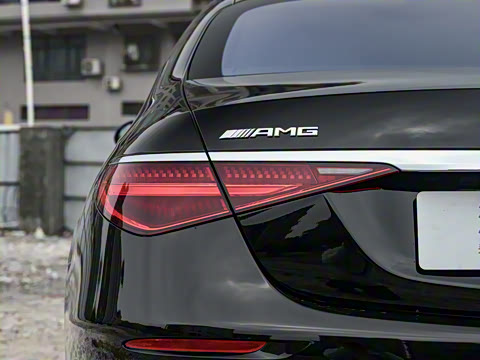 2025�� AMG S 63 L E Performance