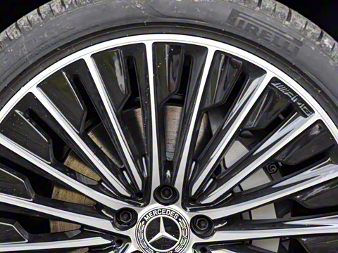 2025�� �Ŀ� E 300 L ����˶���