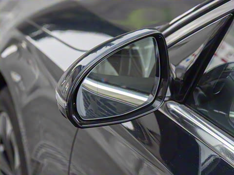 2025�� �Ŀ� E 300 L ������