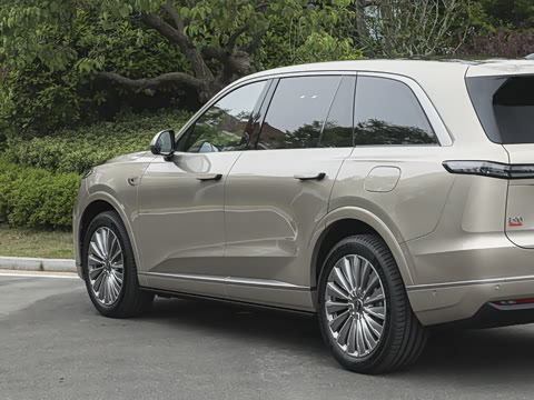 2025�� Ultra ������