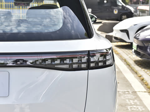 2025�� 210Ultra�Ǽݰ� 5��