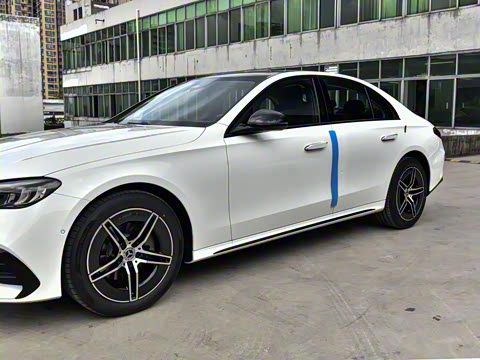 2025�� �Ŀ� E 260 �˶���