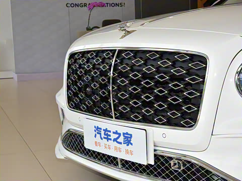 2026�� 4.0T V8 Mulliner